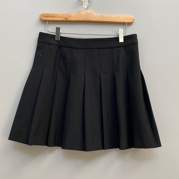 ❗️SOLD❗️Aritzia Sunday Best Olive Skirt Size 8 - Picture 4 of 8